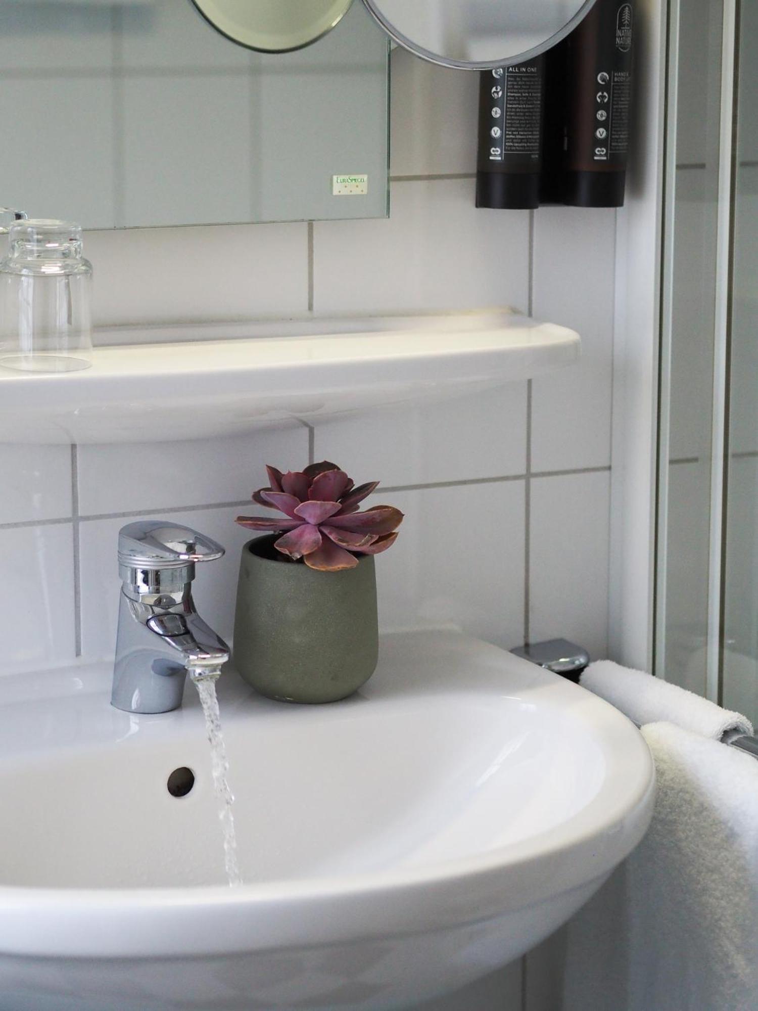 Weinstrasse No 8 "Einfach-Gut-Uebernachten" ラインスヴァイラー エクステリア 写真